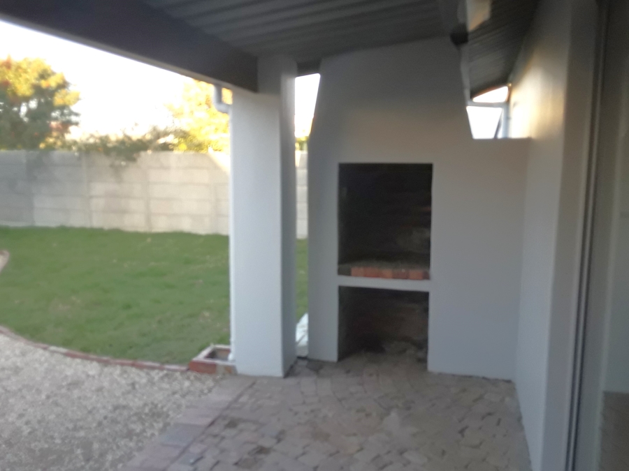 To Let 2 Bedroom Property for Rent in Longlands Western Cape